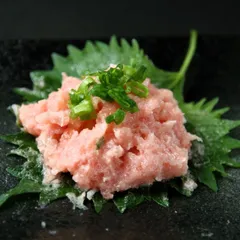 寿司ネタ　マグロたたきチューブ　300ｇ　すしねた　軍艦ネタ　ぐんかん　生食用　刺身用　ネギトロ　ねぎとろ　鮪　のせるだけ　業務用　まぐろ　手巻き寿司