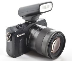 Canon キャノン EOS M レンズキット★WiFiSDおまけ付き★