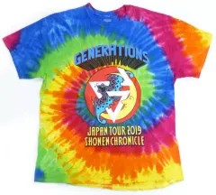【中古】Tシャツ(男性アイドル) GENERATIONS SHONEN CHRONICLE Tour Tee SS RED(Tシャツ) レッド Lサイズ 「GENERATIONS LIVE TOUR 2019 “少年クロニクル”」 OFFICIAL LIVE 