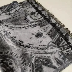 ✨プリント大判ロングストールで寒い寒い日にコートの上から羽織ったらどんなにか暖かい事でしょう✨