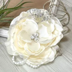 5501 ラナンキュラスコサージュオフホワイト　パール ヘアアクセサリー