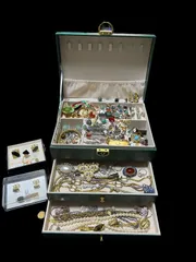 5kg イミテーション　まとめ　アクセサリー　メッキ　パール　お宝　④　遺品 4kg イミテーション まとめ アクセサリー メッキ パール 18K含 ⑩ 遺品