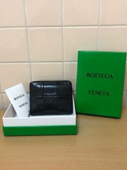 BOTTEGA VENETA ボッテガヴェネタ マキシイントレチャート レザー 二つ折り財布 ブラック　FK
