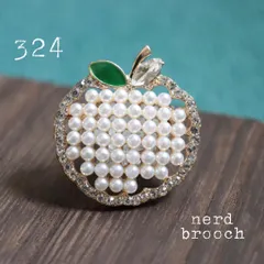 ぎっしりパールの林檎ブローチ　リンゴ 可愛い ゴールド 新品 フルーツ コサージュ キラキラ 食べもの 果物 個性的 NerD