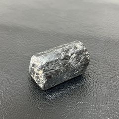 【天然石】ブラックトルマリン（鉄電気石）単結晶