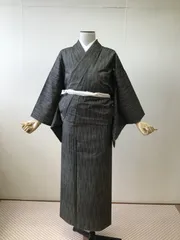 紬　緑系　幾何学模様　袷　ワイドサイズ　リサイクル着物　着物　裄66cm 身丈160cm