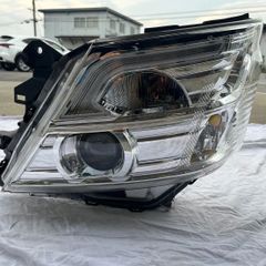 NV350後期型　助手席側ヘッドライト