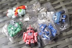 機動戦士 ガンダム フィギュア キーホルダー ボールチェーン 赤い彗星 シャア専用 ザク グフ ズゴック ジム モビルスーツ レトロ アニメ