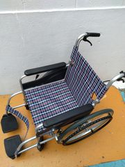 送料無料（一部地域を除く）　自走式車椅子　ノーパンク　日進　　NEO-1　KM-25-0809-11