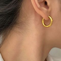 【高品質✨】シンプルフープピアス2.7　ステンレスジュエリー　金属アレルギーOK つけっぱなしOK 温泉プール海OK