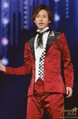 【中古】生写真(ジャニーズ) Kis-My-Ft2/藤ヶ谷太輔/ライブフォト・膝上・衣装赤・白・右手曲げ・背景紫・2Lサイズ/「JOHNNYS’ ALLSTARS ISLAND」ステージフォト 第1弾