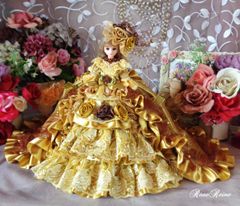 アンネローゼ王妃 ロマンスブリリアントゴールド 魅惑のオーラを放つ優美な豪華ロングトレーンドールドレス
