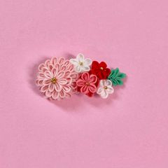 ヘアピンタイプ　つまみ細工　髪飾り　人形用　赤メイン