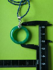 天然石 緑翡翠(ひすい)の ネックレスです。18号サイズ！Ａカンを外すとリングとして使用出来ます。チェーンはラピスラズリ！約39㌢プラステールチェーン5㌢です。