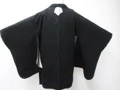 【一輝堂】リサイクル着物 黒羽織 一つ紋 地紋入り しつけ付 羽織紐別売り 正絹 身丈約78cm 裄丈約63cm 25z08-4488