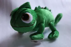 e✖塔の上のラプンツェル✖　パスカル　クリップ付き　ぬいぐるみキーホルダー