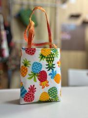 マグバッグ　ミニトート　パイナップル　ホワイトベース　白