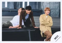 【中古】生写真(STARTO) WEST./重岡大毅・中間淳太・□田崇裕/横型・膝上/シングル「絶体絶命 / Beautiful / AS ONE」MV＆ジャケ写オフショット/公式生写真