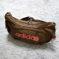 美品　アディダス　adidas　ショルダーバッグ　茶色　ピンク色ロゴ
