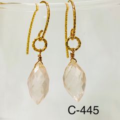 シンプルなローズクオーツのチャーム