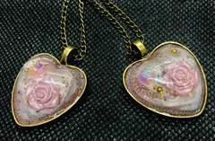 ハートフラワーの金古美ネックレス