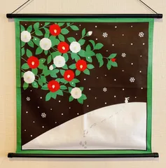 冬ウォールデコ【雪うさぎ】軸付きタペストリー 椿 雪景色 冬タペストリー 玄関飾り 新品未使用品 日本製 追跡あり配送