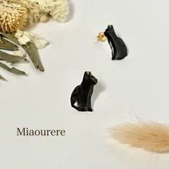 黒猫おすわりピアス 猫ピアス レジン