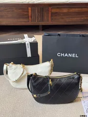 【今日特価】Vintage Chanel Armpit Bag - ヴィンテージ シャネル アンダーアームバッグのんびりカジュアル、大人の落ち着いた雰囲気?送料無料