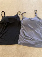 【毎日値下げ】ユニクロ　UNIQLO キャミソール　ブラトップ　M 黒　ブラック　グレー　ねずみ色　エアリズム　キャミ　未使用　新品　美品