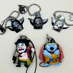 ONE PIECE ワンピース 「・マスコットストラップ / マーシャルDティーチ と ジンベエ ・メタルチャーム/ ソゲキング のお面3個」