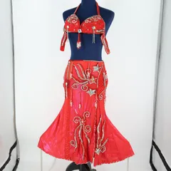 【ベリーダンス用 オリエンタル衣装】レッド ラメ×ビーズ 真っ赤 シルバー レース 鮮やか 綺麗 装飾 上下セット 星型 目立つ ラメ トップス スカート アクセサリー 衣装セット ダンス衣装 ステージ衣装 ハイライト ダンサーグッズ エキゾチック