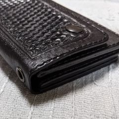 トラッカーウォレット　ミドルサイズ　黒　丘染めブラック ヌメ革/丘染めBLACK ミドルトラッカーウォレット】 二つ折り財布