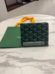 未使用近 GOYARD ヴィクトワール ウォレット 二つ折り財布 グリーン GOYARD ≪新品≫ ゴヤール 2025年限定 ヴィクトワール