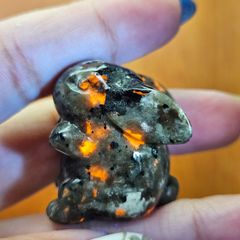 ヘマタイトインルチルクォーツの恐竜ちゃん形オルゴナイト☆ - メルカリ