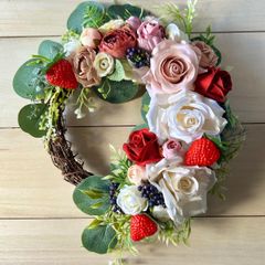 7-14 春リース　春待ちリース　いちごのリース　苺と薔薇のリース　クレッセント　花かごリース　三日月リース　ハーフリース　グリーンリース　ウォールグリーン　ナチュラルリース　ボタニカルリース　店舗　什器　ディスプレイ　ナチュラルインテリア