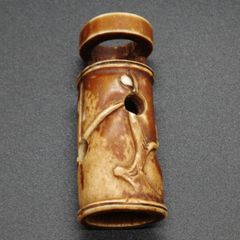 根付　花入型