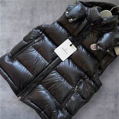 セントラルシー着用モデル Moncler ダウンベスト ブラック - メルカリ