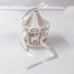 ウェッジウッド オーナメント2016 ファーストベビー メリーゴーランド 毎年大人気の「ホリデイ オーナメント」が今年も登場 | フィスカース