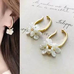 No.201 パールカラーの花びらが綺麗な大人可愛いイヤーカフ／イヤリング