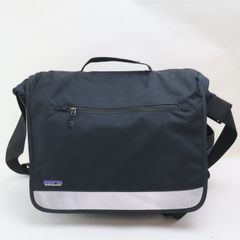2506-38 パタゴニア メッセンジャーバッグ ショルダーバッグ Patagonia ナイロン製 ブラック PC収納