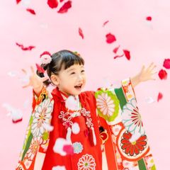 七五三 女の子 7歳 四つ身 着物 帯 フルセット 絞り柄 黒 赤 BY9-1 Amazon.co.jp: 七五三 女の子 7歳 四つ身 着物 帯 フルセット