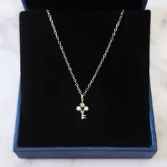 153N【高品質✨】3粒　ダイヤ　小さめ　鍵　カギ　キー　シルバー　ネックレス