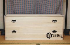 桐タンス 2段 観音扉 引出し3杯 鍵付き 隠し棚あり 和家具 - メルカリ