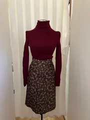 【レディース】　UNIQLO　ユニクロ　タートルネック　ボルドー　花柄膝丈　タイトスカート