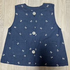 120size リボン刺繍 ブルー 総柄 前ボタン 袖なしスモック 先染め デニムプリント