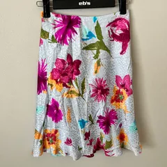 2024年最新】エスカーダ ひざ丈スカートの人気アイテム - メルカリ 