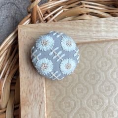 刺繍【ヘアゴム】【ポニーフック】【ブローチ】選べるパーツ　no.118