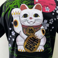 和柄Tシャツ　招き猫刺繍　黒　L　XL 　XXLサイズ　 A T-shirt with an embroidered beckoning cat.