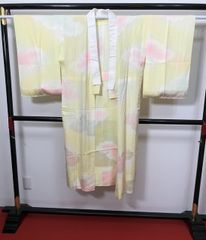【中古】Sサイズ 長襦袢 正絹 雲取りの地紋 黄色ぼかし