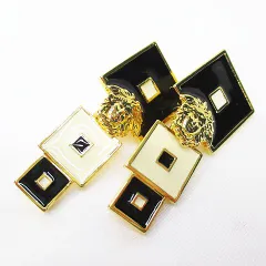 ジャンニヴェルサーチ ヴェルサーチェ GIANNI VERSACE メデューサ メドューサ イヤリング ゴールド系 クリップ式 ヴィンテージ アクセサリーのサムネイル